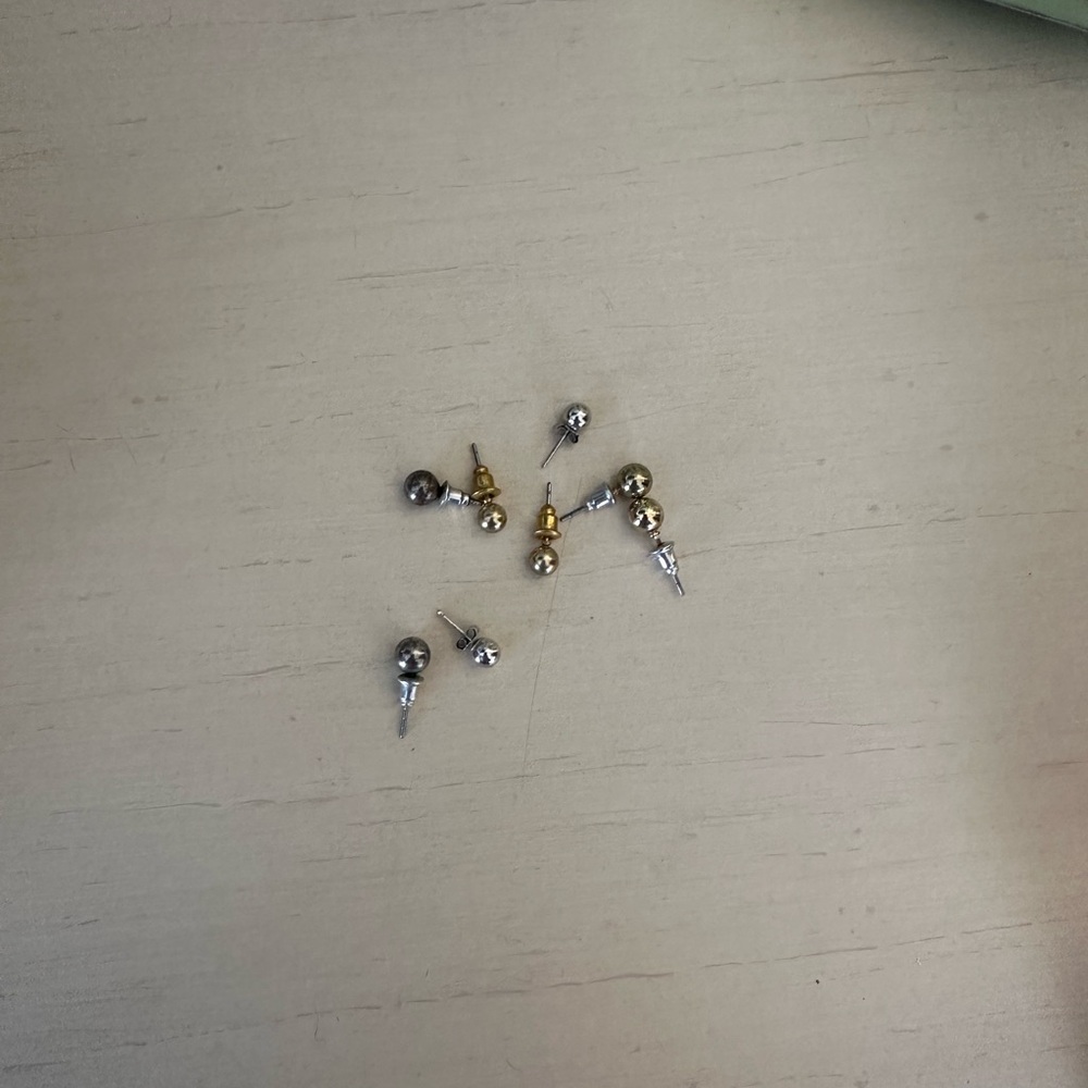 Set of 4 Stud Earrings ‼️